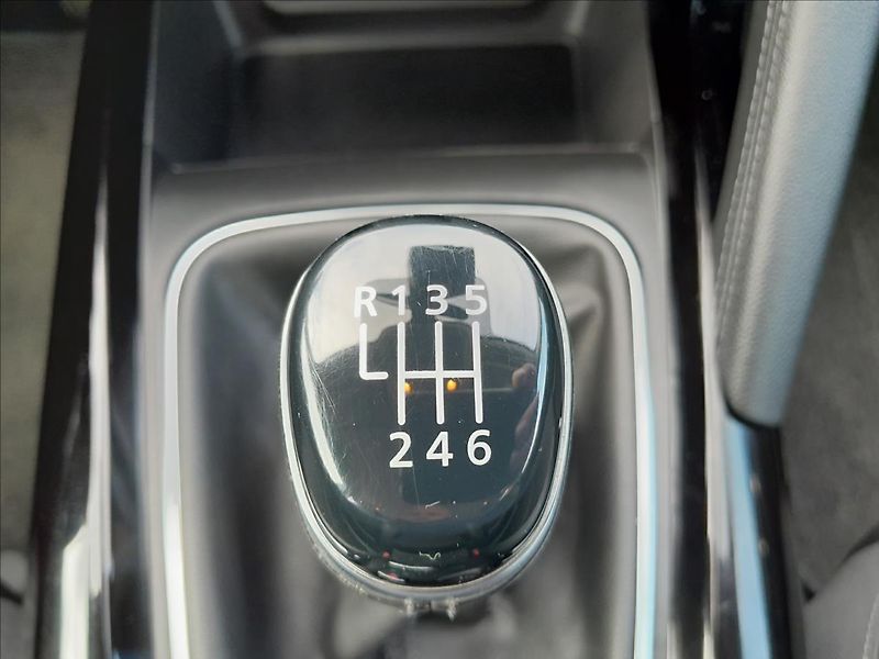 Renault Kadjar 1,2 TCe 96kW LIMITED - fotka 36 z 55