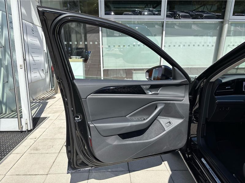 Volkswagen Passat 2.0 TDI 110 kW DSG ELEGANCE - fotka 21 z 30