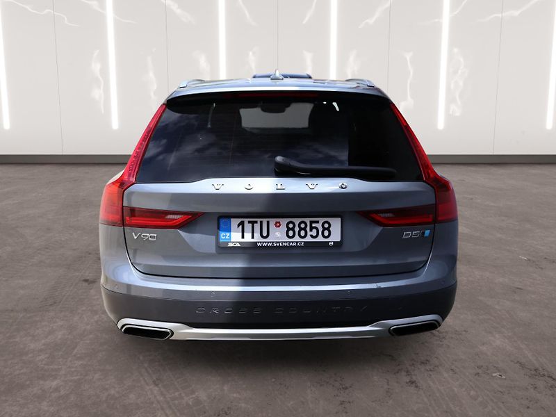 Volvo V90 (2018) D5 AWD Cross Country Pro - fotka 3 z 25