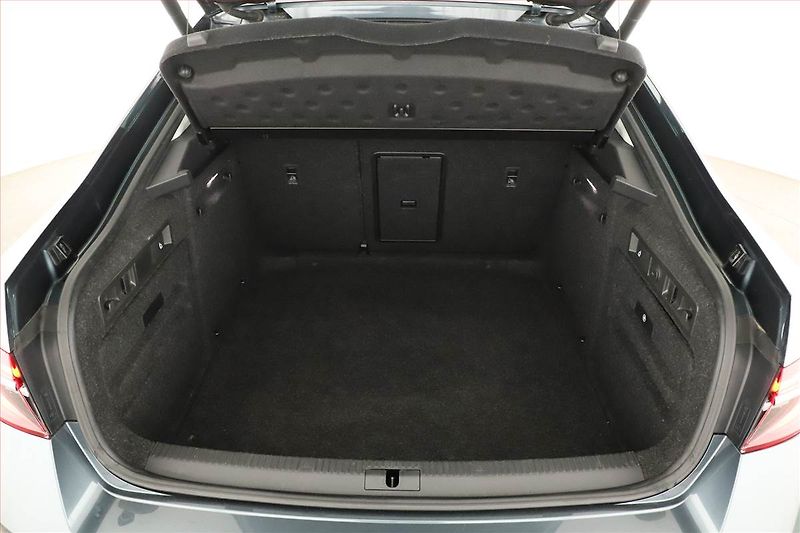 Škoda Superb (2021) Laurin&Klement 1.5 TSI - fotka 19 z 20