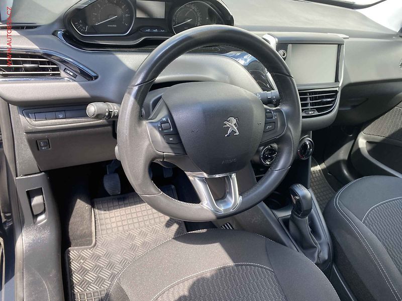 Peugeot 208 (2019) 1.2 PT, 2.maj,ČR, Active - fotka 12 z 19