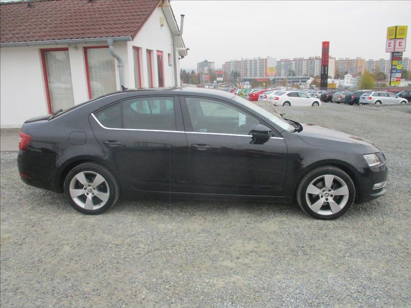 Škoda Octavia 2,0 TDI, Style,DSG,ZAMLUVENO, - fotka 4 z 47