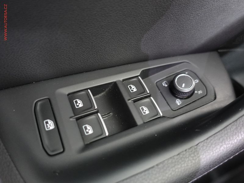 Volkswagen Passat (2015) 2.0TDI 4x4, ČR, DSG, navi - fotka 15 z 23