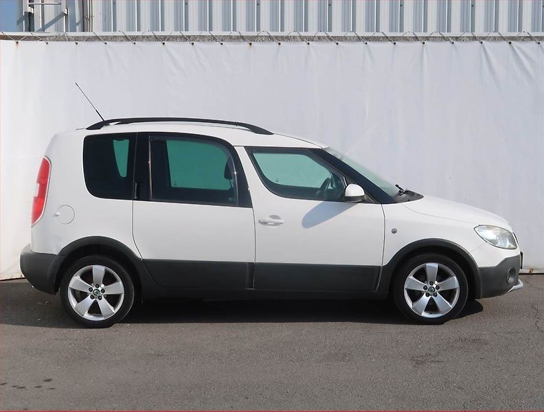 Škoda Roomster (2013) Scout 1.2 TSI, ČR,1.maj - fotka 6 z 18