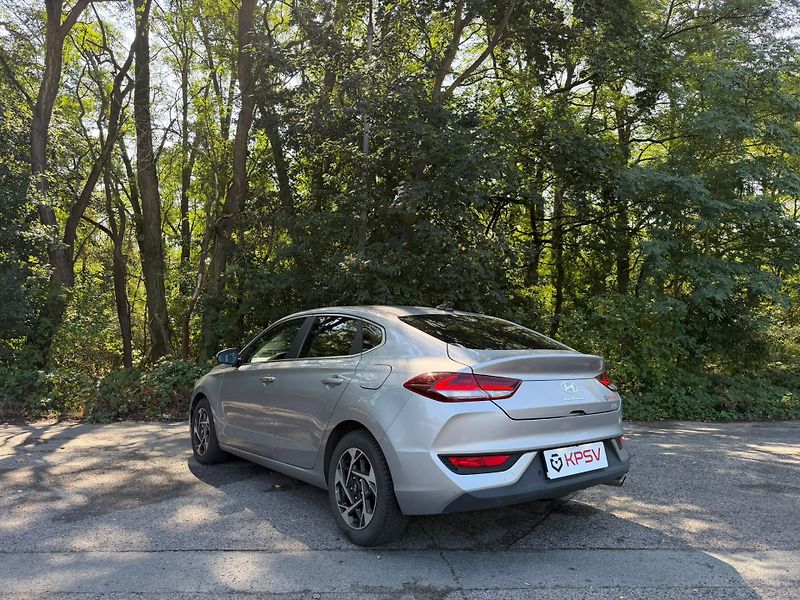Hyundai i30 (2023) 1.0 T-GDI Style Fastback DCT - fotka 7 z 14