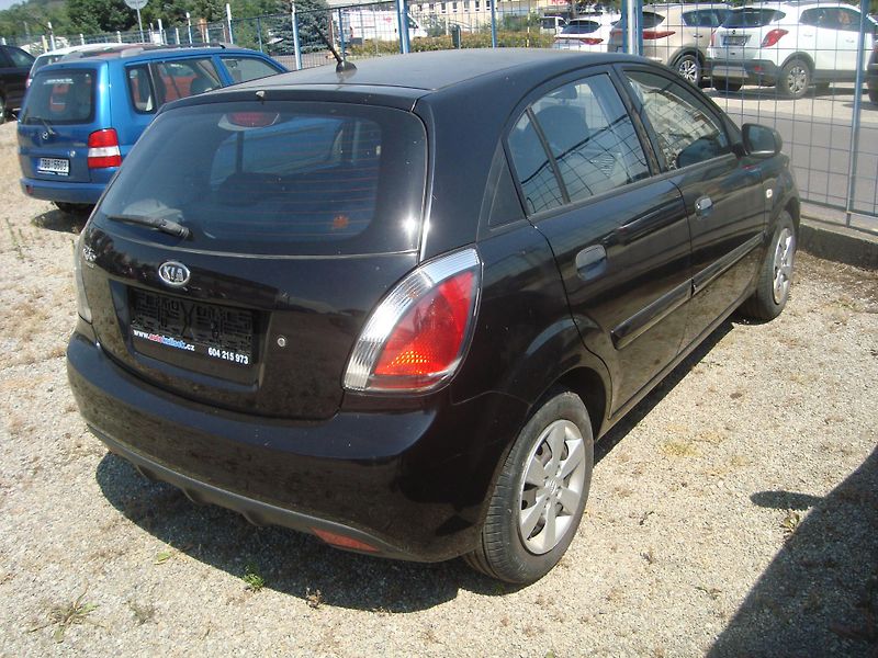 Kia Rio (2011) 1,4CVVT - fotka 3 z 17