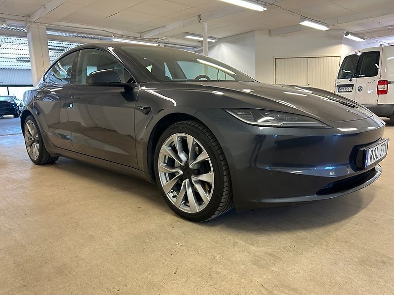 Tesla Model 3 Long Range AWD Highland - fotka 4 z 24