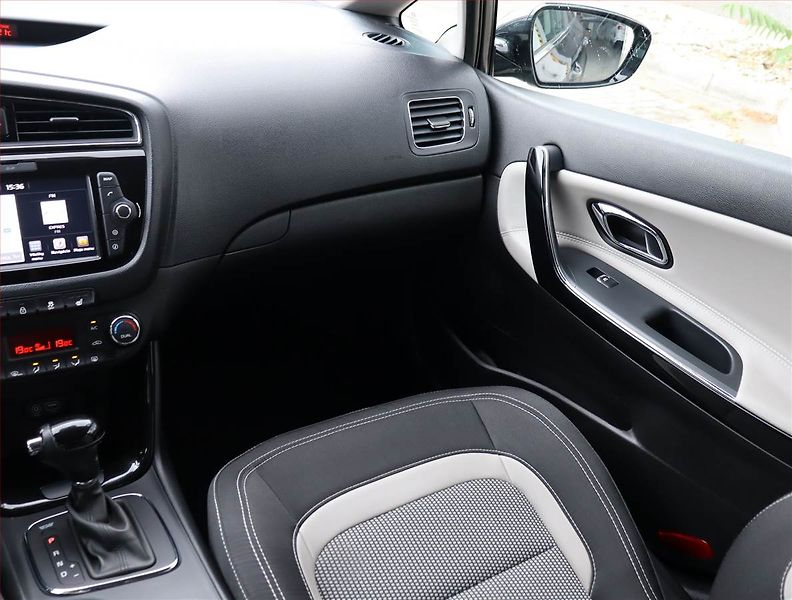 Kia Ceed (2017) 1.6 GDI, Automat, Navi - fotka 8 z 17