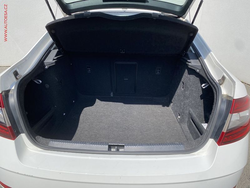 Škoda Octavia (2019) 1.6 TDi, ČR, Style, LED - fotka 7 z 17