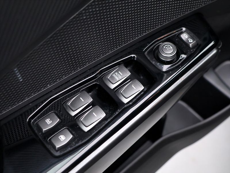 SsangYong Tivoli 1,5 T-GDI 120kW Automat - fotka 15 z 36