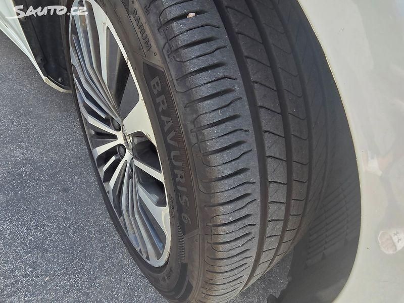Volvo V90 (2019) servis Volvo, 100% dámské, Top - fotka 9 z 20