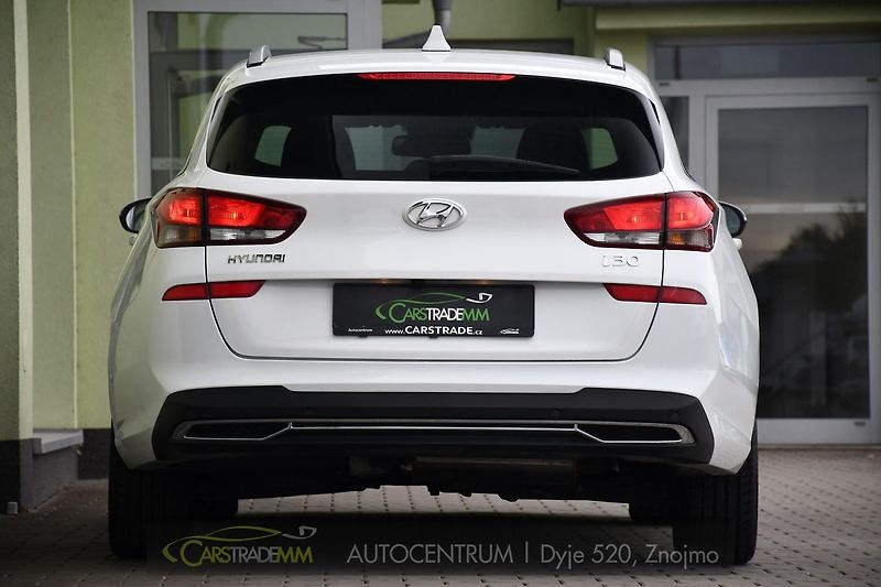 Hyundai i30 1.6CRDi SMART KAMERA CARPLAY - fotka 4 z 50