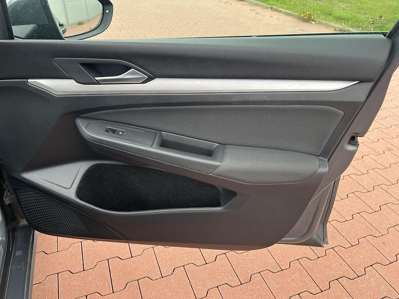 Volkswagen Golf 1.5 TSi  110 kW ČR - fotka 16 z 34