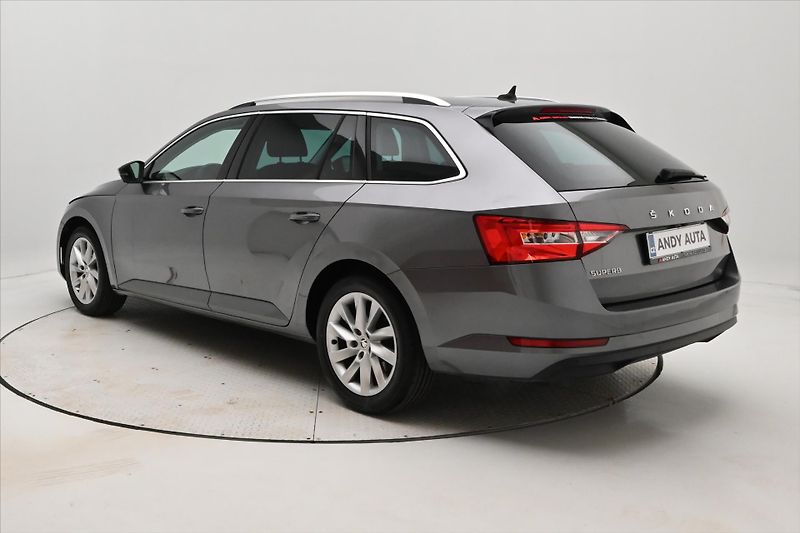 Škoda Superb 2,0 TDI 110kW DSG NAVIGACE Zár - fotka 7 z 30