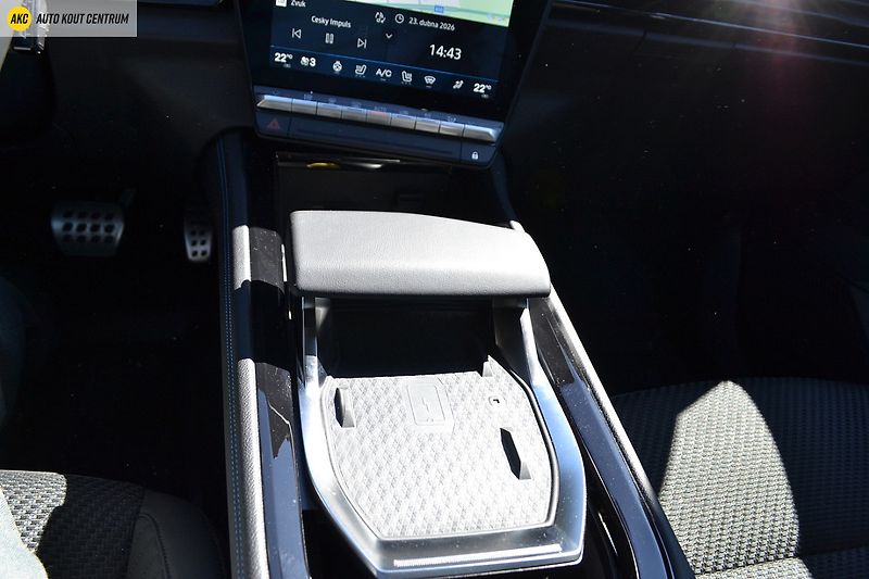 Renault Espace esprit Alpine full hybrid E-Te - fotka 39 z 73