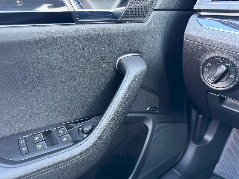 Škoda Superb (2022) 2.0 TDI 147kW L&K DSG 4x4 - fotka 10 z 35
