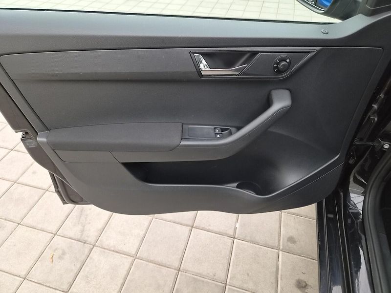 Škoda Fabia 1,0 TSI Ambition Plus - fotka 6 z 21