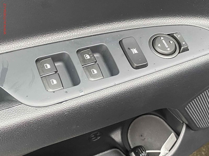 Kia Stonic (2024) 1.2i, 1.maj,ČR, AC, kamera - fotka 11 z 20
