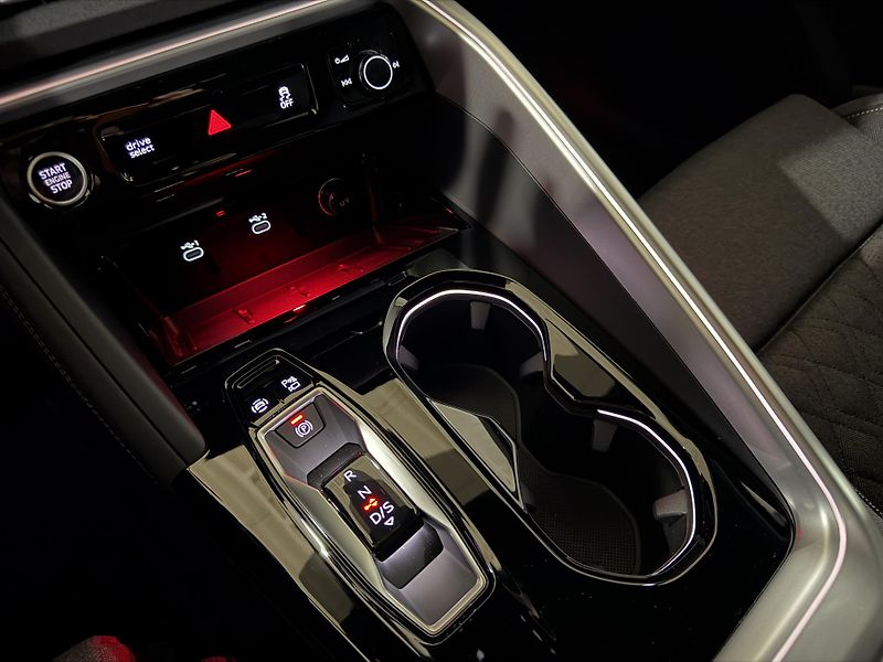 Audi Q5 (2026) SB TFSI 150kW 4X4 SLINE R20 3D - fotka 37 z 45