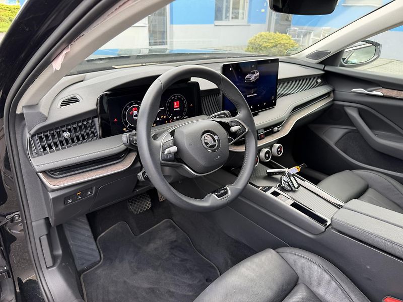 Škoda Superb 2,0TDi 147kW L&K 4x4 aut. - fotka 12 z 22