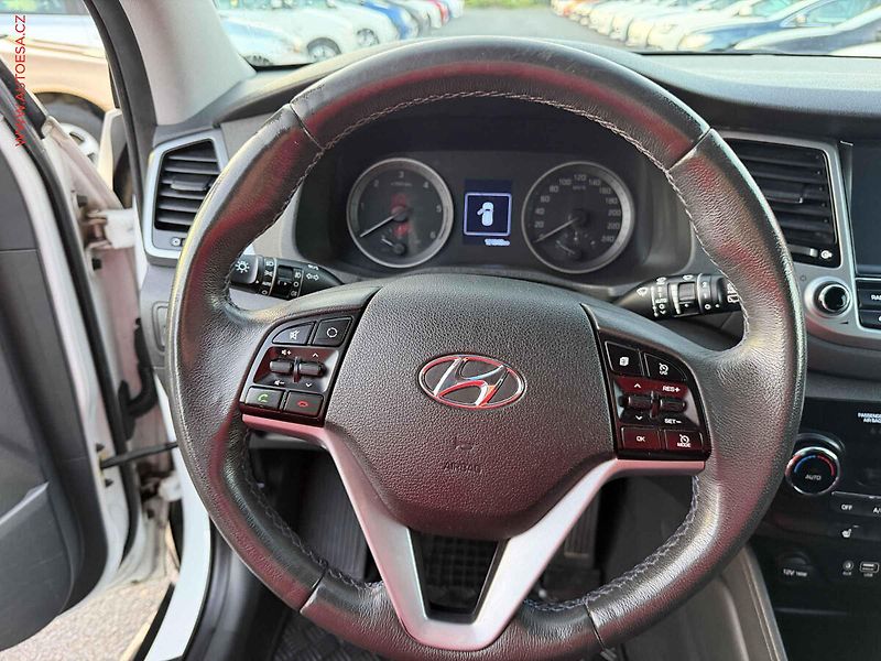 Hyundai Tucson (2016) 1.7 CRDi, ČR, AC, TZ, xenon - fotka 12 z 17