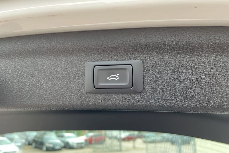 Audi Q3 35TFSI S Tronic Cockpit LED AC - fotka 15 z 15