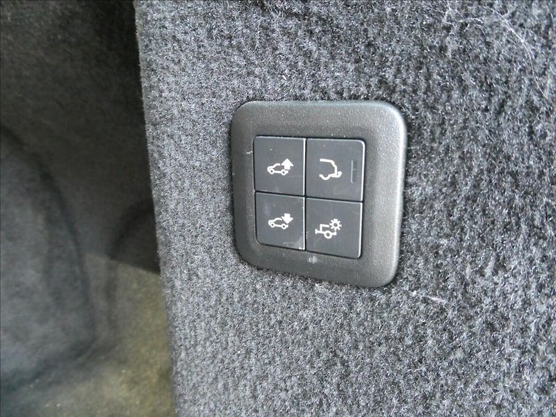 Land Rover Range Rover Sport 3,0 SDV6 HSE DYNAMIC DPH, ČR - fotka 20 z 48