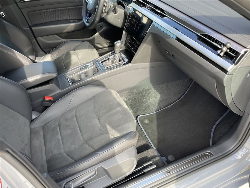 Volkswagen Arteon R 2.0TSI 235KW 4X4 DSG - fotka 32 z 36