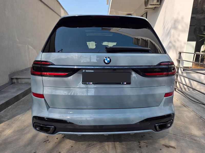 BMW X7 xDrive40d M-Sport 7 míst SkyL - fotka 7 z 22