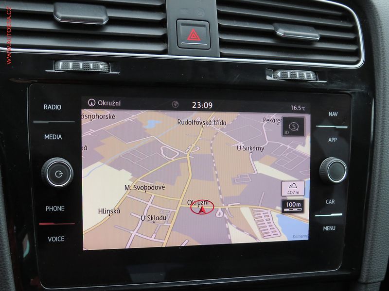 Volkswagen Golf (2018) 2.0TDi, Navi, park.čidla - fotka 18 z 31