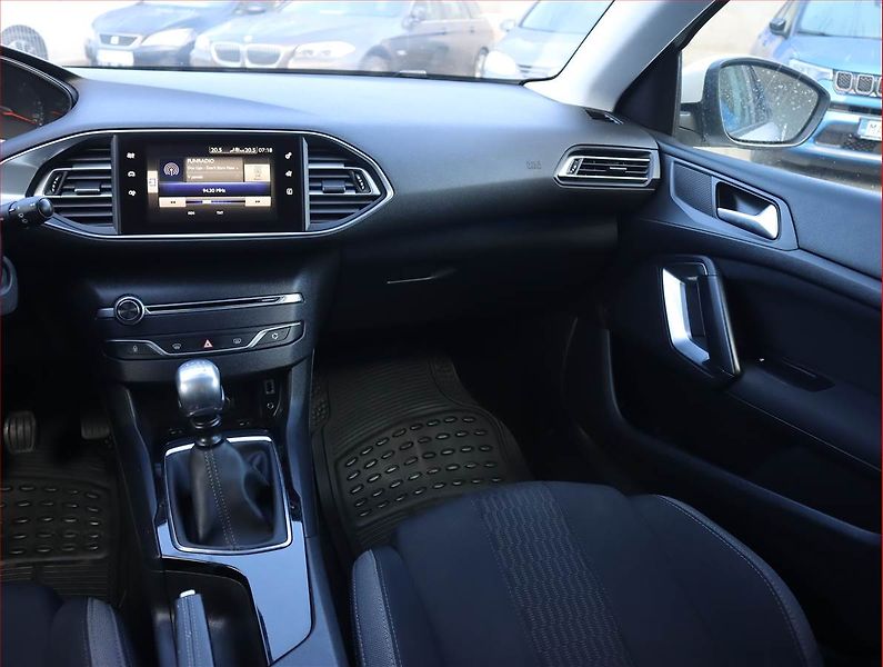 Peugeot 308 (2016) Style 1.6 BlueHDi, Serv.kniha - fotka 8 z 20
