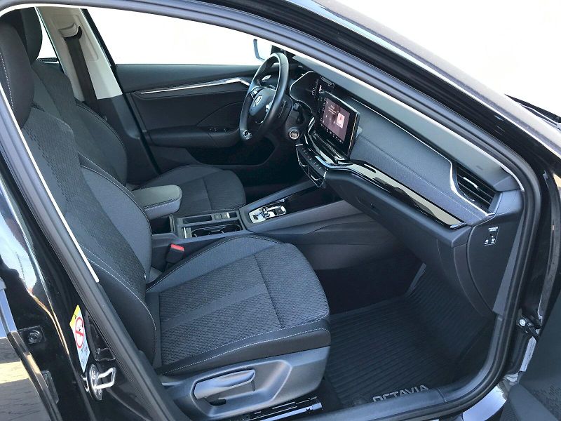 Škoda Octavia (2023) COM STY TD 110/2.0 A7F - fotka 12 z 25
