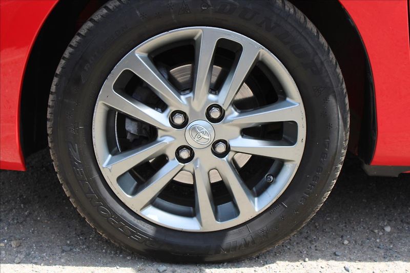 Toyota Yaris 1,3 VVT-i  ČR,1MAJ,DPH,AUTOMAT - fotka 26 z 27