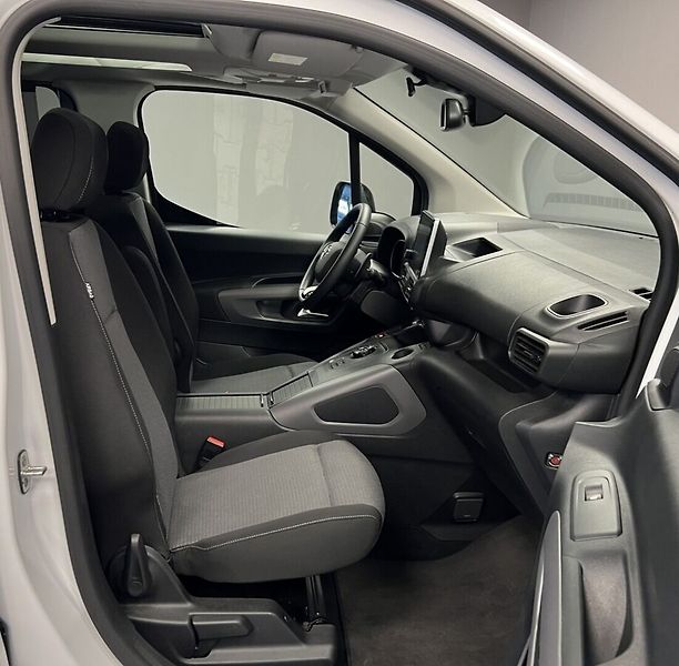 Toyota ProAce City Verso 1,5 8AT FAMILY L1 PANO - fotka 7 z 17
