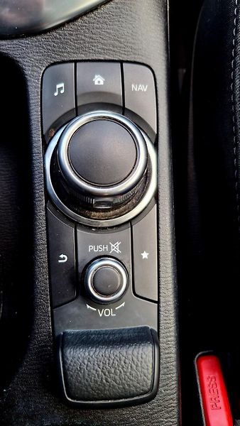 Mazda 2 1.5 benzin Rezervace - fotka 34 z 46