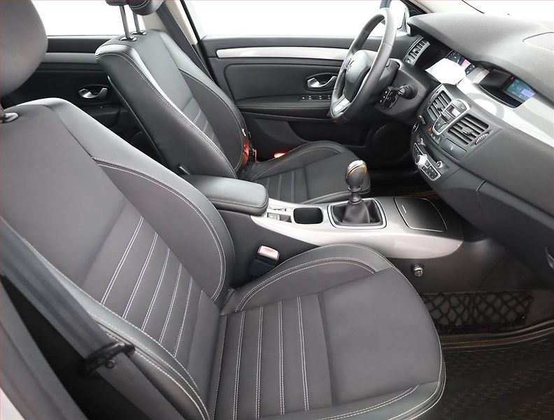Renault Laguna (2011) 2.0 DCi, po STK, Tažné - fotka 7 z 19