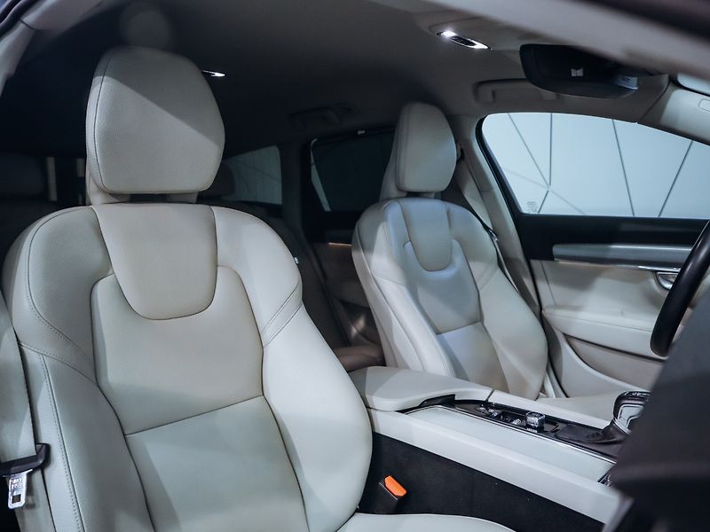 Volvo V90 D5 Momentum 173 kW AWD - fotka 22 z 28