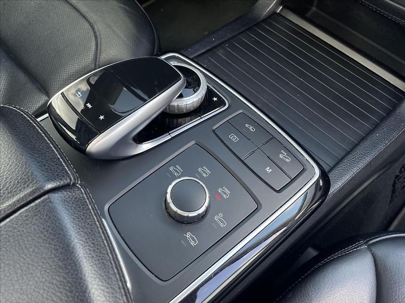 Mercedes-Benz GLS 350d 4MATIC - fotka 17 z 22