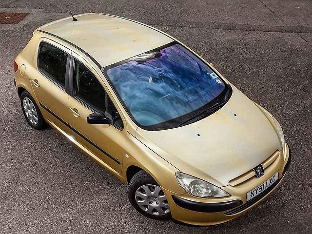 Brit nabízí Peugeot 307 zdarma, je nechutně zaneřáděný.