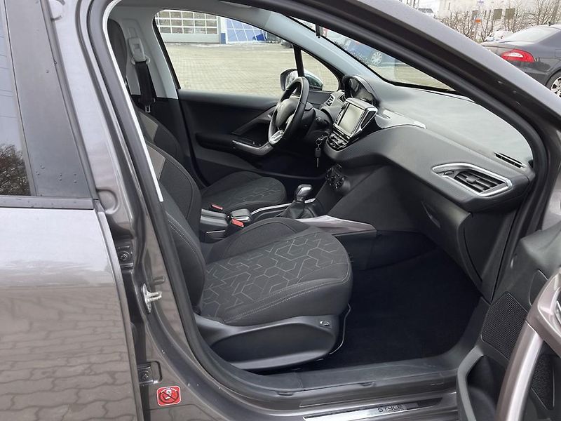 Peugeot 2008 Style 1.2 PureTech serviska - fotka 11 z 16
