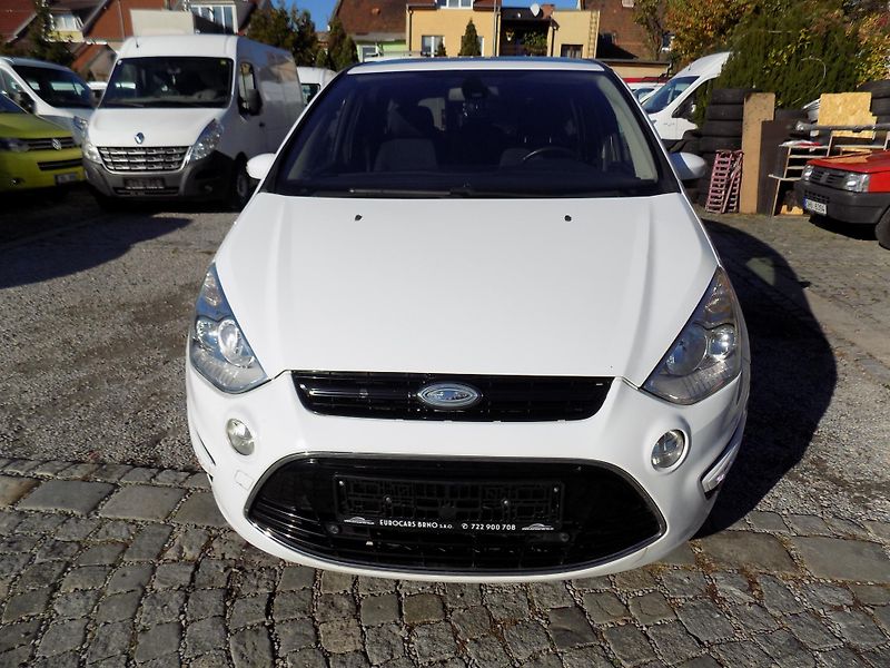 Ford S-MAX 2,0  TDCI 103KW TITAN FACELIFT - fotka 3 z 47