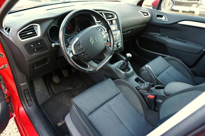 Citroën C4 (2012) 1,6 VTI 88 kW - fotka 23 z 26