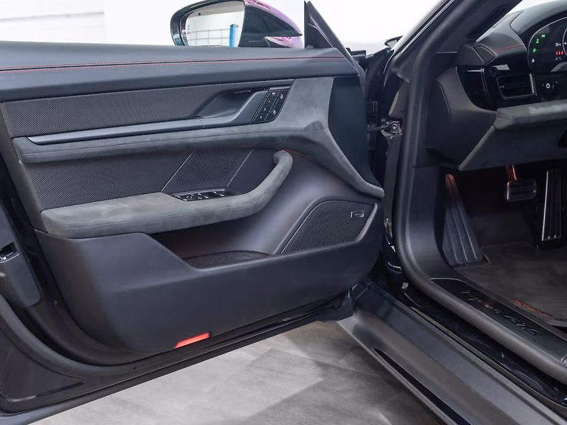 Porsche Taycan GTS Sport Turismo HuD 360 Inno - fotka 17 z 20