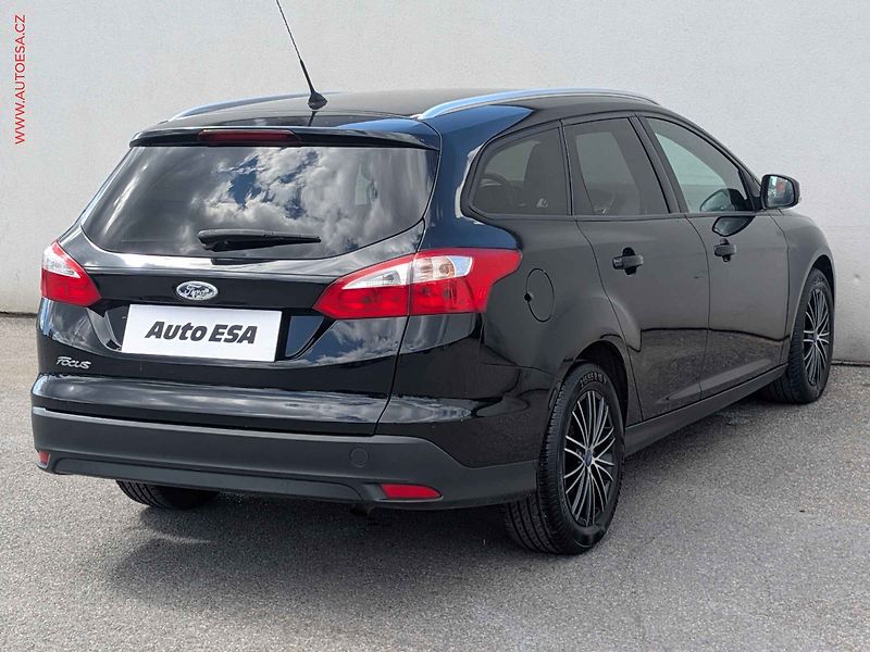 Ford Focus (2011) 1.6 i, AC, výhřev sed - fotka 6 z 16