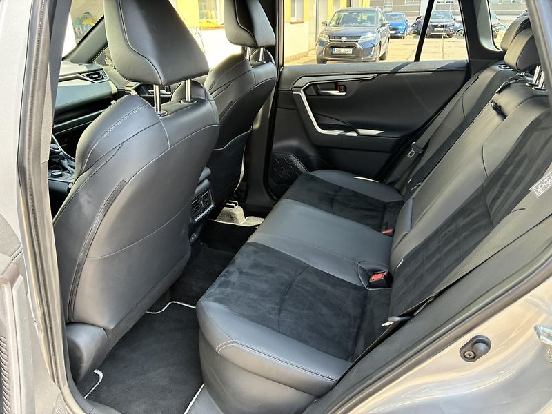 Toyota RAV4 2.5 HSD e-CVT AWD GR-Sport Taž - fotka 11 z 24