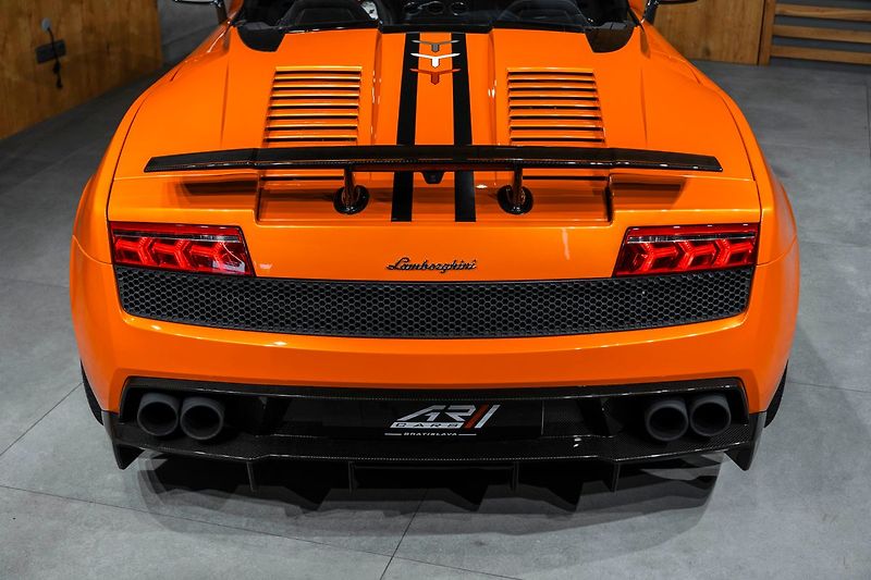 Lamborghini Gallardo Performante - fotka 33 z 36