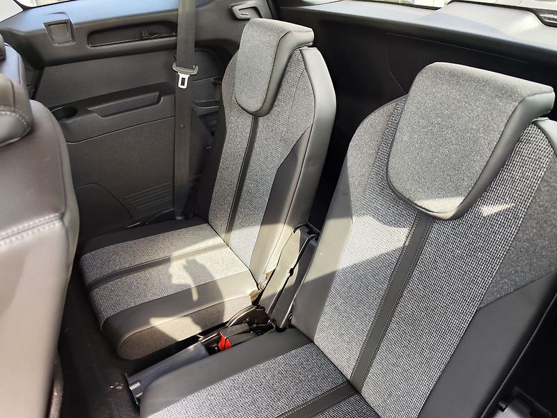 Peugeot 5008 1.5 HDI/96kW Allure - fotka 11 z 36