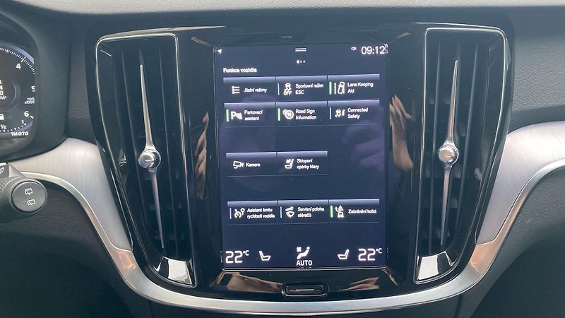 Volvo V60 Cross Country Pro, B4 AWD, 145 - fotka 17 z 29
