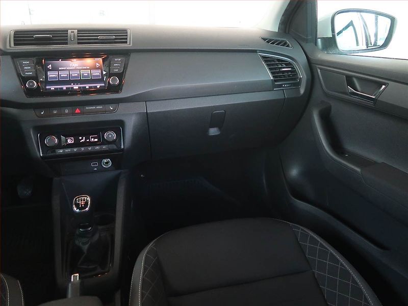 Škoda Fabia (2022) Ambition 1.0 TSI, ČR,1.maj - fotka 8 z 16