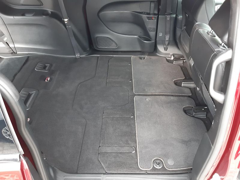 Chrysler Pacifica (2019) 3,6L SPORT, REZERVACE - fotka 19 z 48